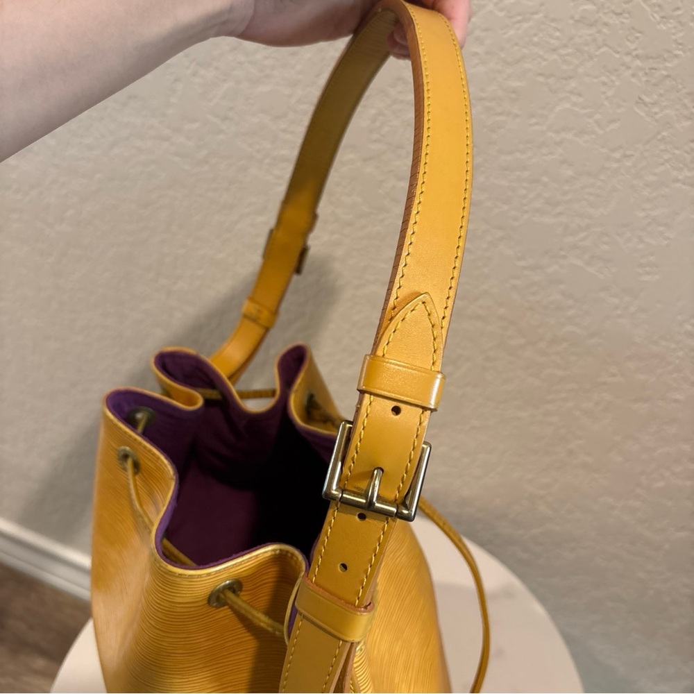Louis Vuitton Yellow Epi Leather Bucket Shoulder Bag - Picture 13 of 13